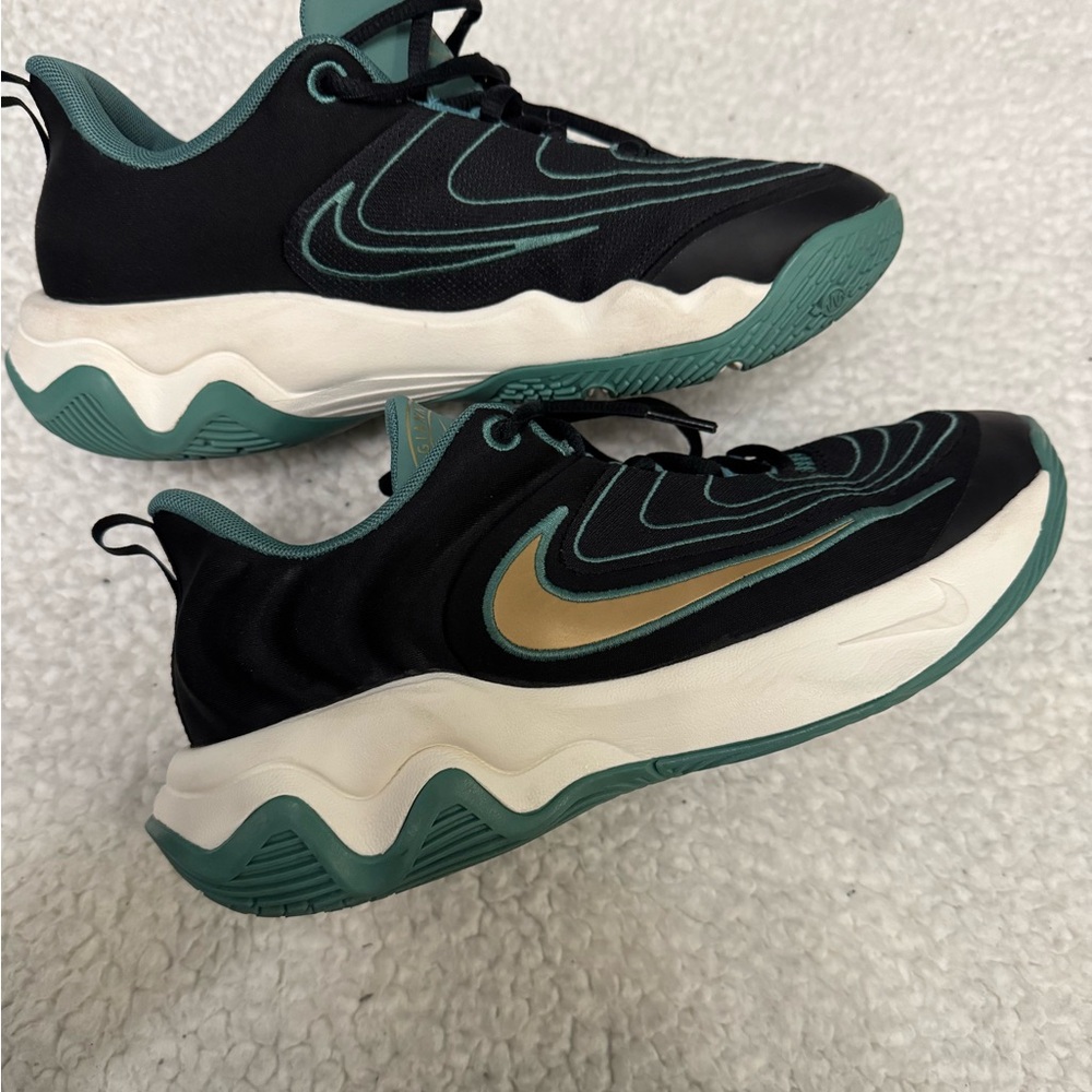 Nike Giannis Immortality 4 Basketball Shoes. Size 7Y